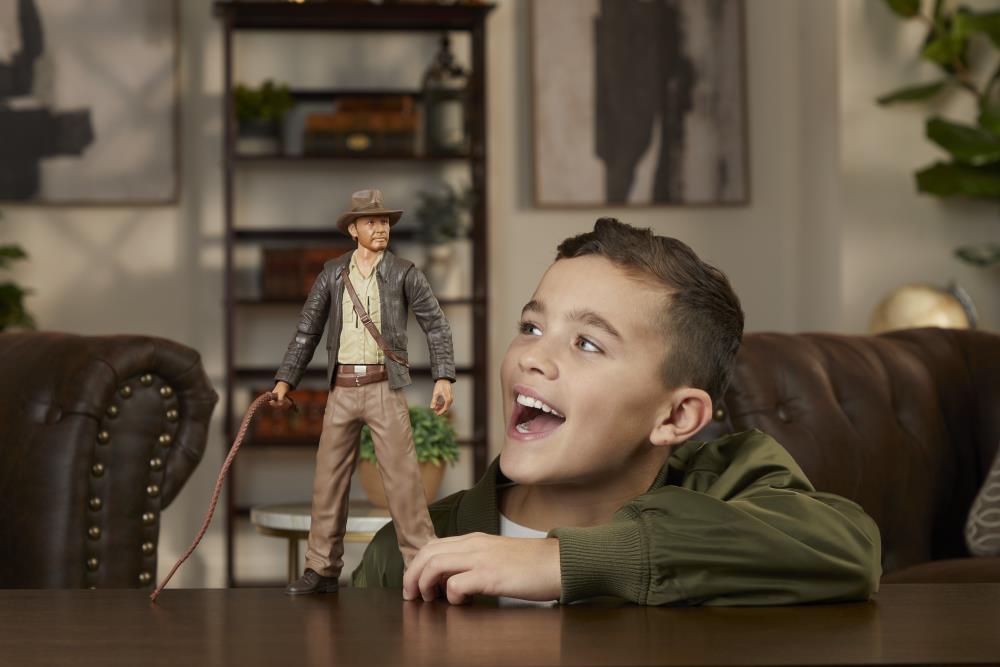 Indiana Jones Whip-Action Indiana Jones 12" Action Figure Gallery Image 7