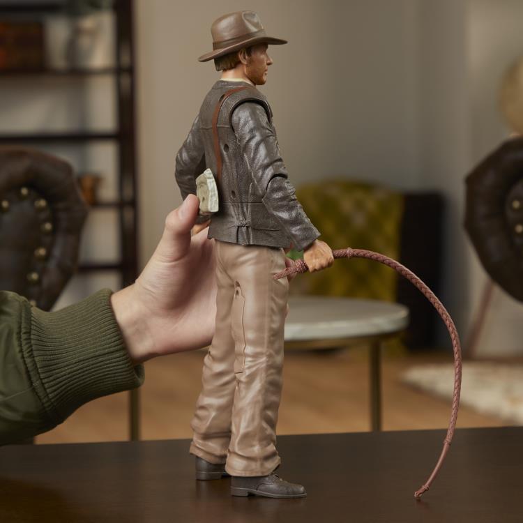 Indiana Jones Whip-Action Indiana Jones 12" Action Figure Gallery Image 9