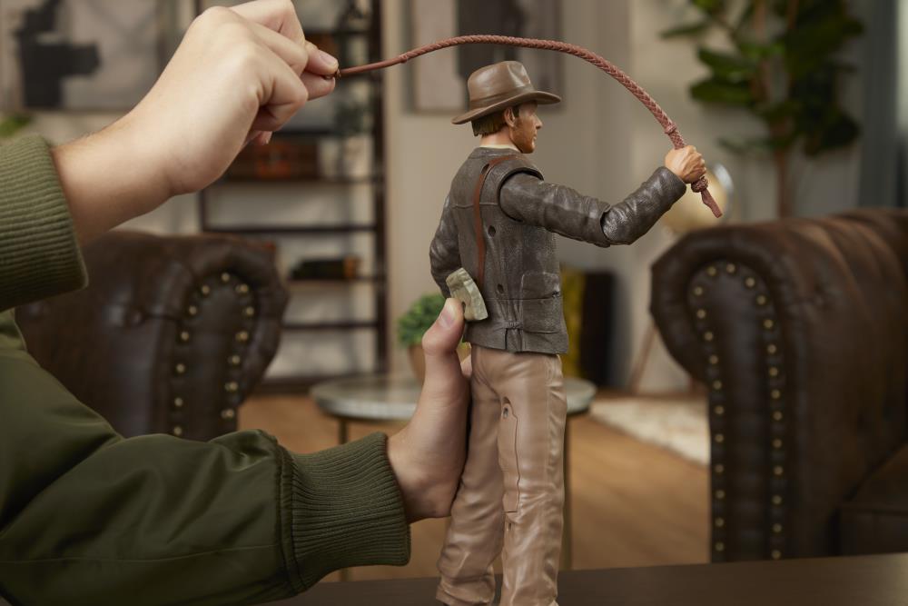 Indiana Jones Whip-Action Indiana Jones 12" Action Figure Gallery Image 5