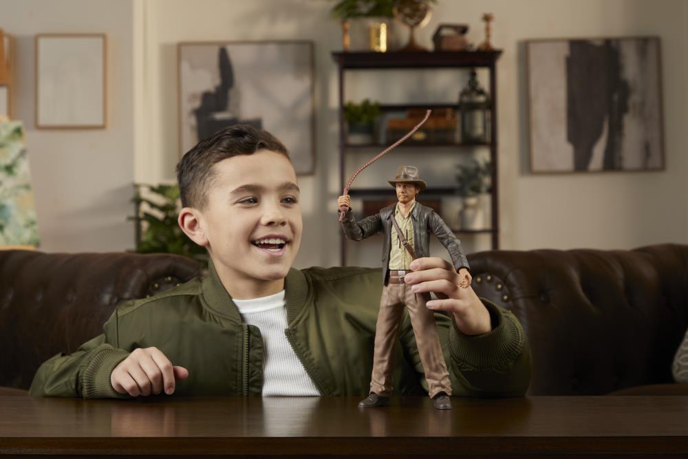 Indiana Jones Whip-Action Indiana Jones 12" Action Figure Gallery Image 4