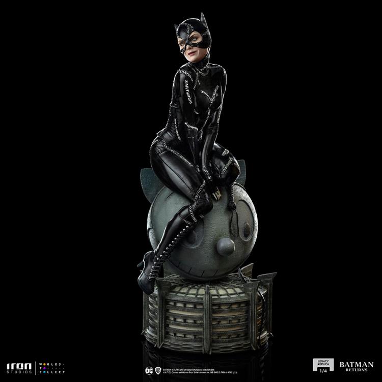 Batman Returns Legacy Replica Catwoman 1/4 Scale Limited Edition Statue Gallery Image 8