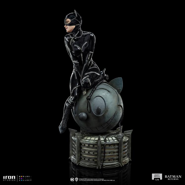 Batman Returns Legacy Replica Catwoman 1/4 Scale Limited Edition Statue Gallery Image 7