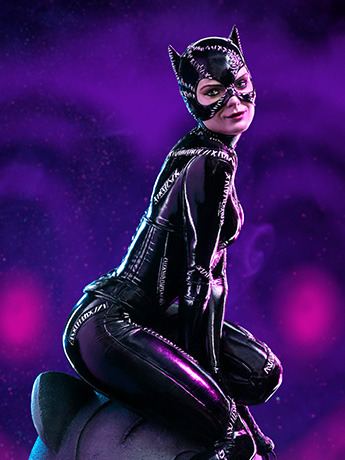 Batman Returns Legacy Replica Catwoman 1/4 Scale Limited Edition Statue Gallery Image 2