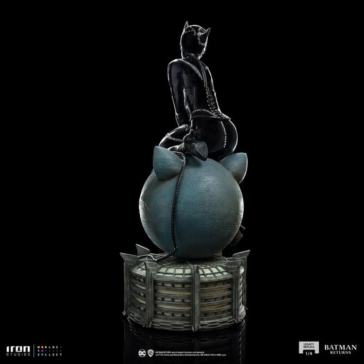 Batman Returns Legacy Replica Catwoman 1/4 Scale Limited Edition Statue Gallery Image 6