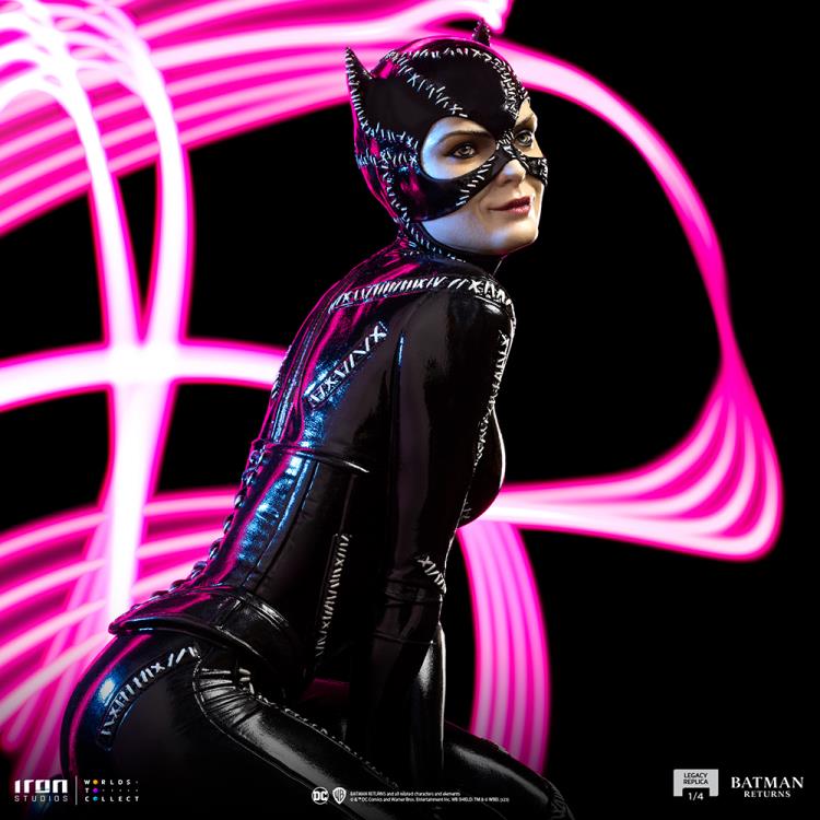 Batman Returns Legacy Replica Catwoman 1/4 Scale Limited Edition Statue Gallery Image 9