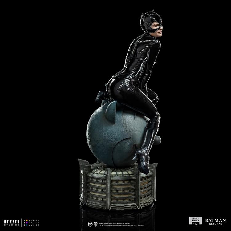 Batman Returns Legacy Replica Catwoman 1/4 Scale Limited Edition Statue Gallery Image 5