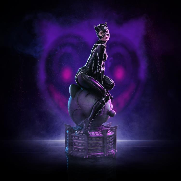 Batman Returns Legacy Replica Catwoman 1/4 Scale Limited Edition Statue Gallery Image 3