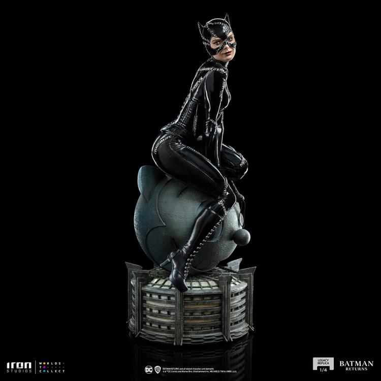 Batman Returns Legacy Replica Catwoman 1/4 Scale Limited Edition Statue Gallery Image 4