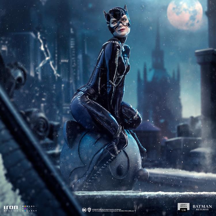 Batman Returns Legacy Replica Catwoman 1/4 Scale Limited Edition Statue Gallery Image 14