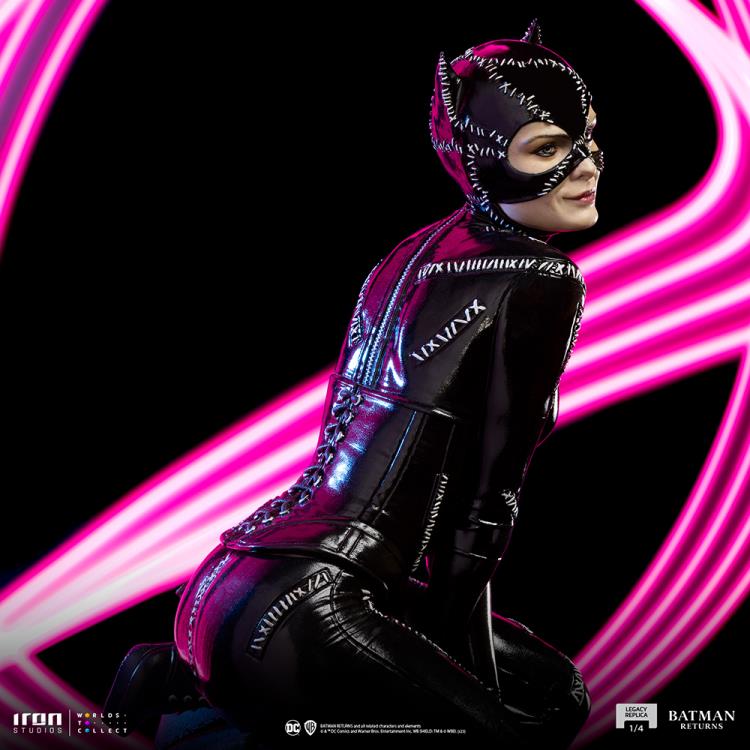 Batman Returns Legacy Replica Catwoman 1/4 Scale Limited Edition Statue Gallery Image 12