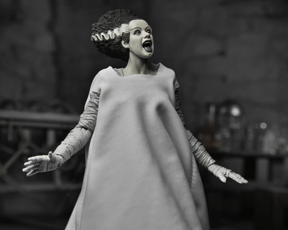 Universal Monsters Ultimate Bride of Frankenstein (Black & White) Action Figure Gallery Image 9