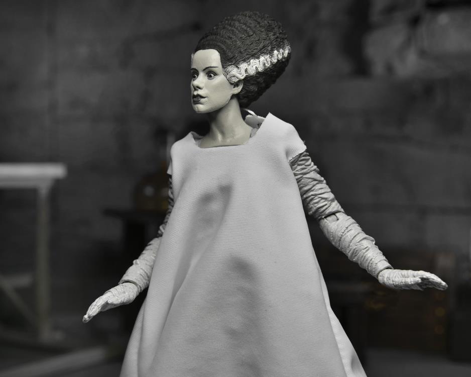 Universal Monsters Ultimate Bride of Frankenstein (Black & White) Action Figure Gallery Image 8
