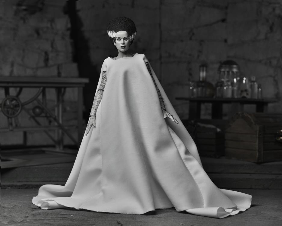 Universal Monsters Ultimate Bride of Frankenstein (Black & White) Action Figure Gallery Image 3