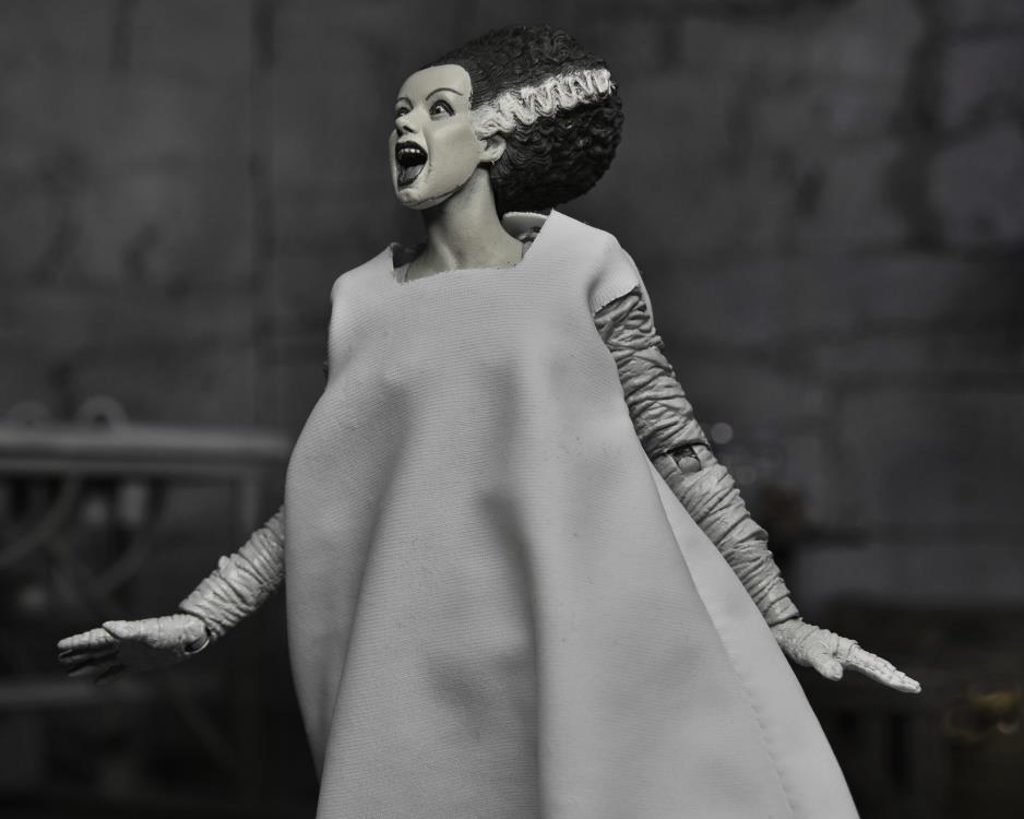 Universal Monsters Ultimate Bride of Frankenstein (Black & White) Action Figure Gallery Image 10