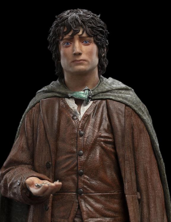 The Lord of the Rings Classic Series Frodo Baggins Ringbearer 1/6 Scale Statue Gallery Image 9