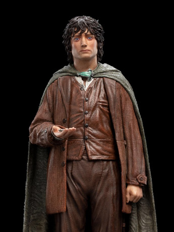 The Lord of the Rings Classic Series Frodo Baggins Ringbearer 1/6 Scale Statue Gallery Image 2