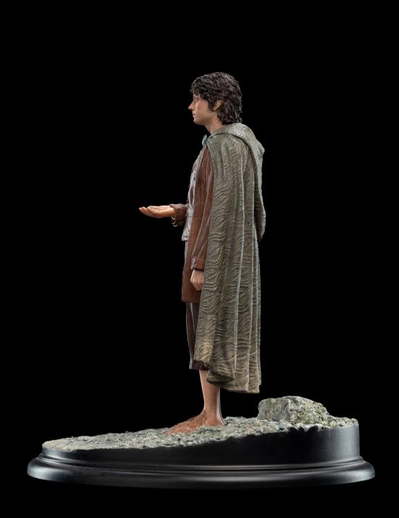 The Lord of the Rings Classic Series Frodo Baggins Ringbearer 1/6 Scale Statue Gallery Image 7