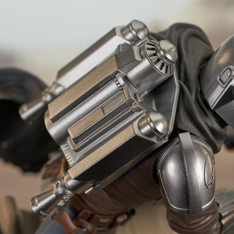 The Mandalorian Premier Collection Din Djarin with Speeder Bike 1/7 Scale Limited Edition Statue Gallery Image 10