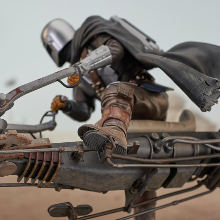 The Mandalorian Premier Collection Din Djarin with Speeder Bike 1/7 Scale Limited Edition Statue Gallery Image 13