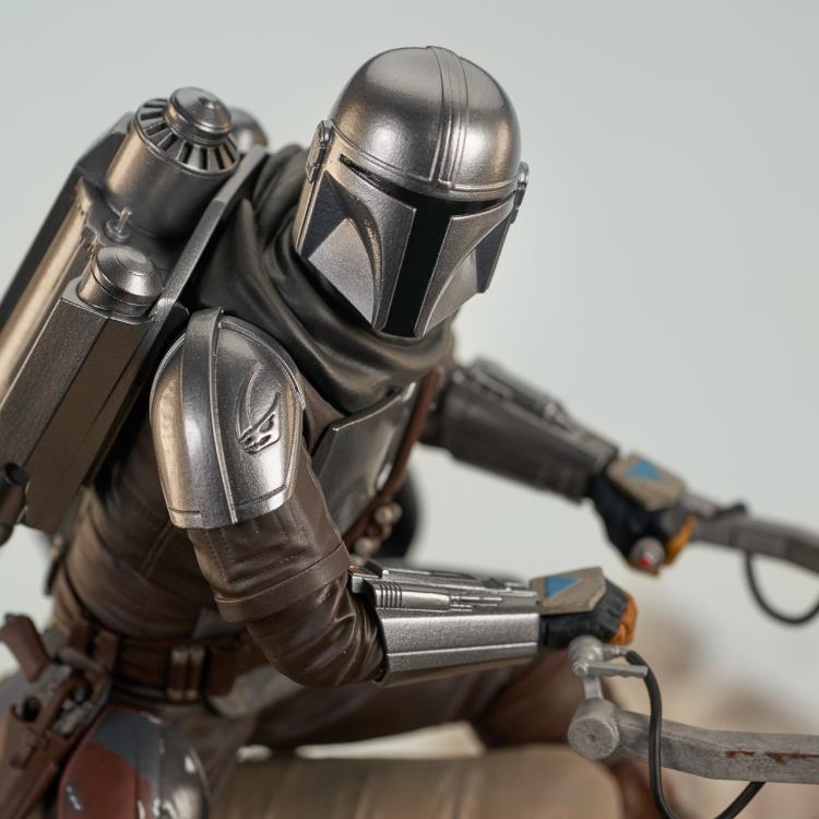 The Mandalorian Premier Collection Din Djarin with Speeder Bike 1/7 Scale Limited Edition Statue Gallery Image 9