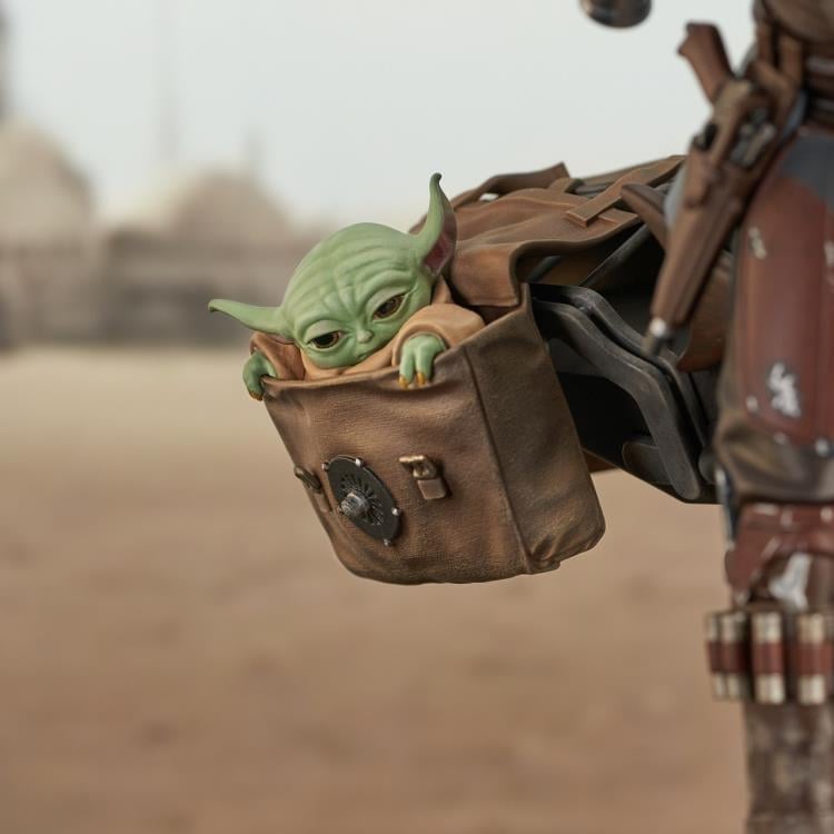 The Mandalorian Premier Collection Din Djarin with Speeder Bike 1/7 Scale Limited Edition Statue Gallery Image 6