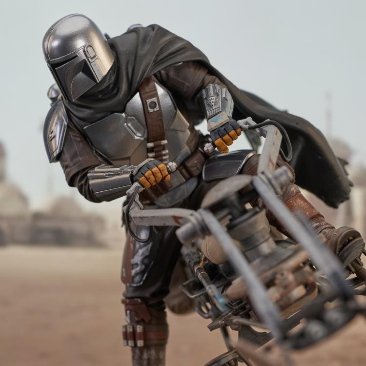 The Mandalorian Premier Collection Din Djarin with Speeder Bike 1/7 Scale Limited Edition Statue Gallery Image 12