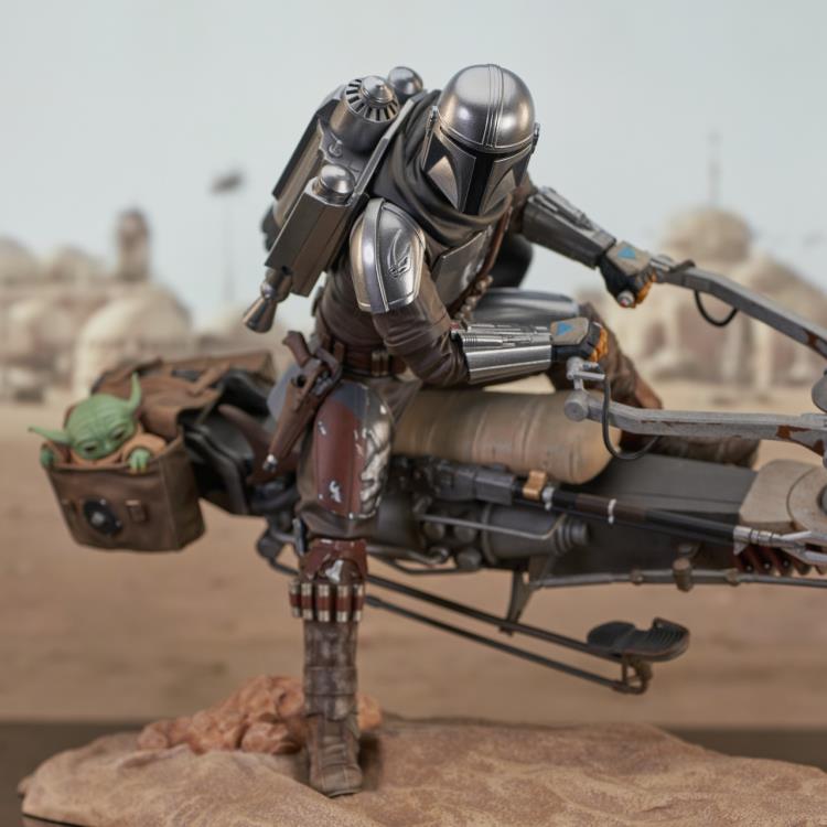 The Mandalorian Premier Collection Din Djarin with Speeder Bike 1/7 Scale Limited Edition Statue Gallery Image 5
