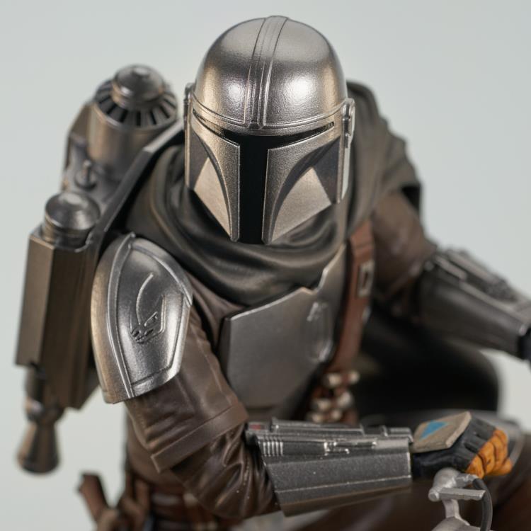 The Mandalorian Premier Collection Din Djarin with Speeder Bike 1/7 Scale Limited Edition Statue Gallery Image 8