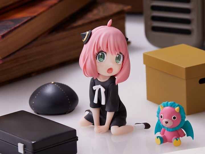 Spy x Family Luminasta Anya Forger (Pretend Play Ver.) Figure Gallery Image 1