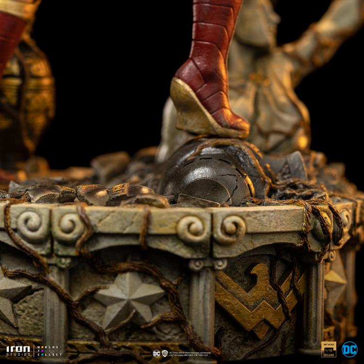 DC Comics Wonder Woman Unleashed 1/10 Deluxe Art Scale Limited Edition Statue Gallery Image 17
