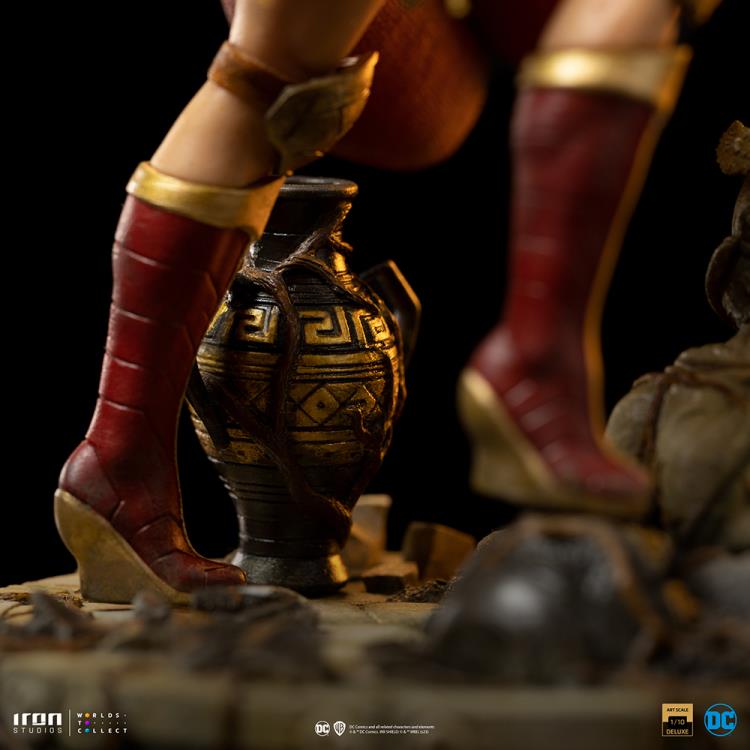 DC Comics Wonder Woman Unleashed 1/10 Deluxe Art Scale Limited Edition Statue Gallery Image 12
