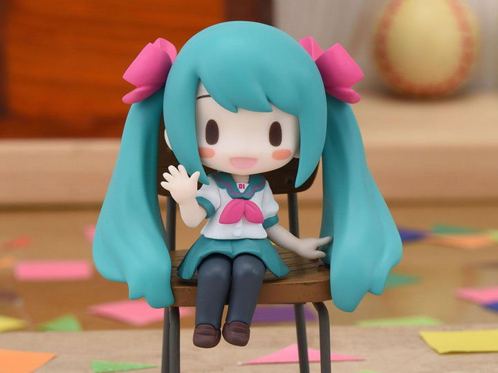 Vocaloid Hatsune Miku Series (Hatsune Miku 16th Anniversary Sangatsu Yoka Ver.) Perching Mini Figure Gallery Image 1