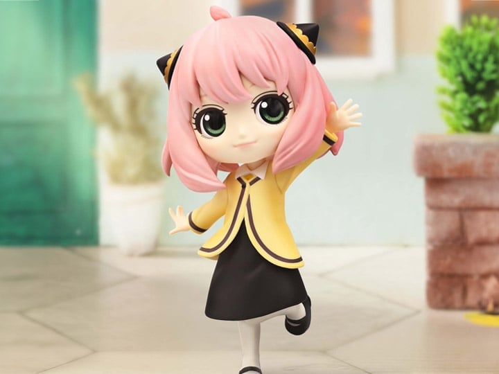 Spy x Family Q Posket Anya Forger (Going out Ver.) Gallery Image 1