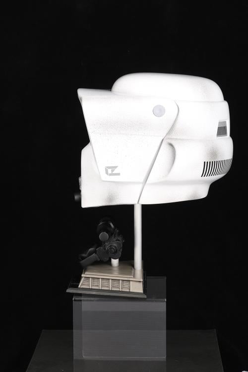 Star Wars: Return of the Jedi Scout Trooper 1:1 Scale Limited Edition Replica Helmet Gallery Image 9