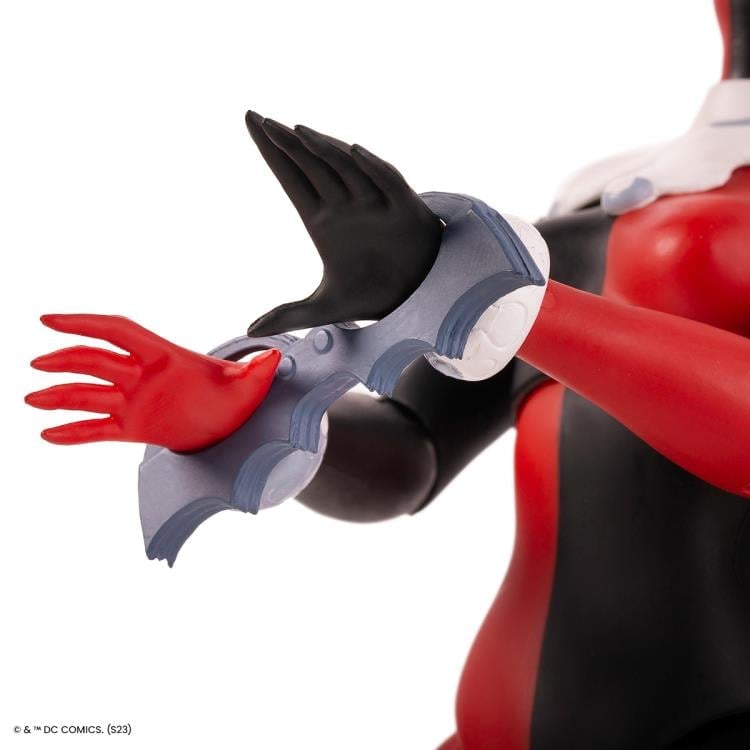 Batman: The Animated Series Harley Quinn 1/6 Scale Figure Gallery Image 15
