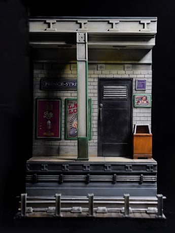 Subway Platform Scene 1/12 Scale Diorama Base Gallery Image 2