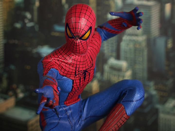 The Amazing Spider-Man MMS179 Spider-Man 1/6th Scale Collectible Figure Gallery Image 1