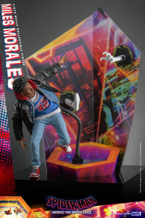 Spider-Man: Across The Spider-Verse: Part One MMS710 Spider-Man (Miles Morales) 1/6th Scale Collectible Figure Gallery Image 18