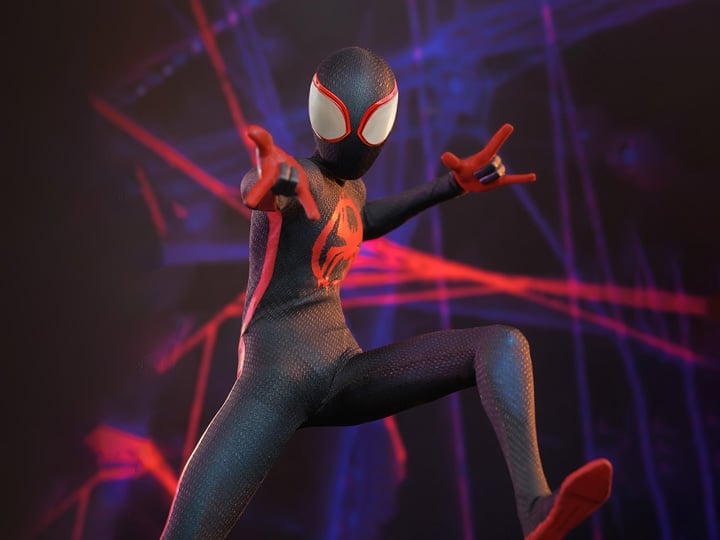 Spider-Man: Across The Spider-Verse: Part One MMS710 Spider-Man (Miles Morales) 1/6th Scale Collectible Figure Gallery Image 1