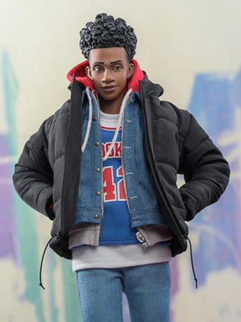 Spider-Man: Across The Spider-Verse: Part One MMS710 Spider-Man (Miles Morales) 1/6th Scale Collectible Figure Gallery Image 2