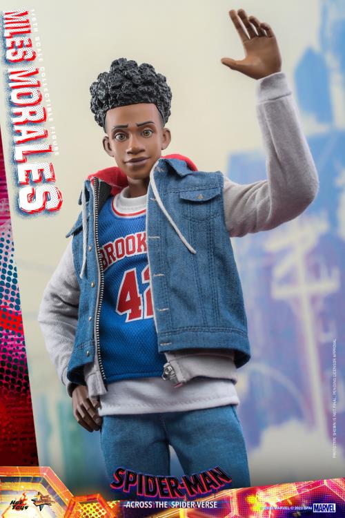 Spider-Man: Across The Spider-Verse: Part One MMS710 Spider-Man (Miles Morales) 1/6th Scale Collectible Figure Gallery Image 22