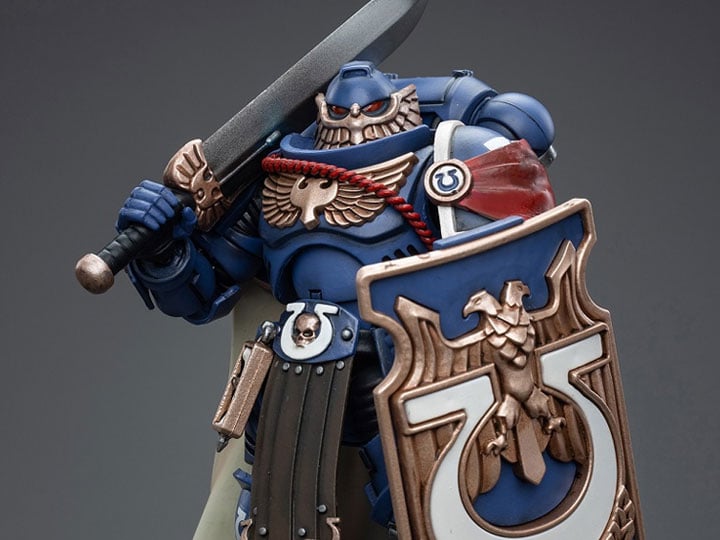 Warhammer 40K Ultramarines Victrix Guard 1/18 Scale Figure Gallery Image 1