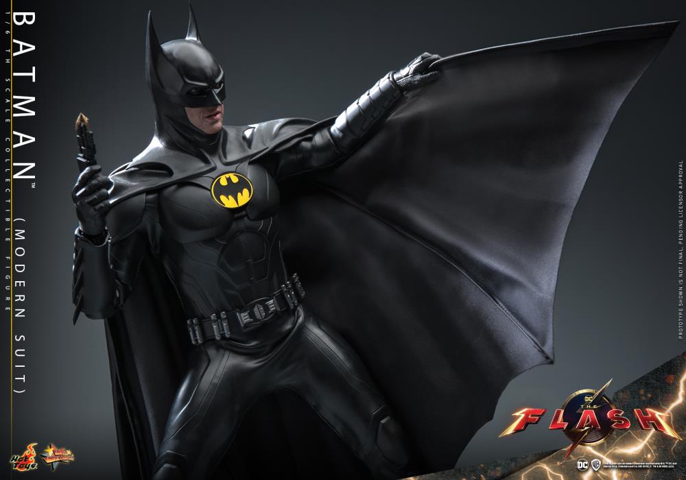 The Flash (2023) MMS712 Batman (Modern Suit) 1/6th Scale Collectible Figure Gallery Image 5