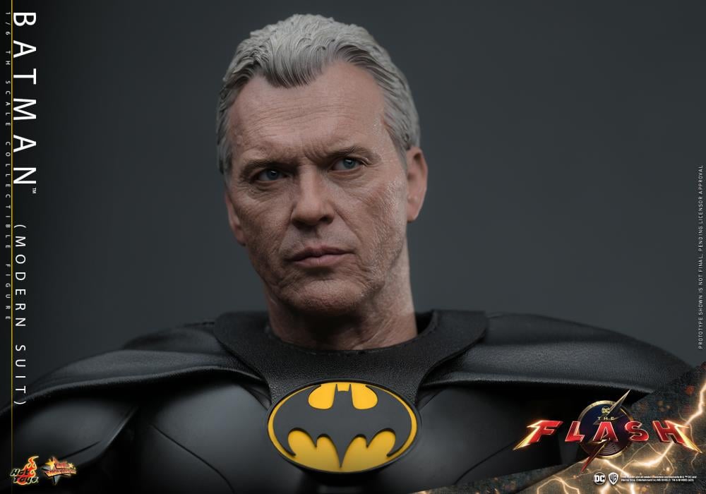 The Flash (2023) MMS712 Batman (Modern Suit) 1/6th Scale Collectible Figure Gallery Image 8