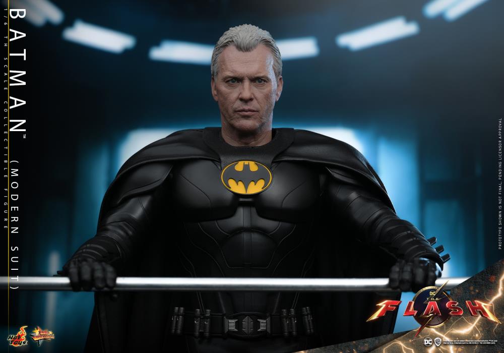The Flash (2023) MMS712 Batman (Modern Suit) 1/6th Scale Collectible Figure Gallery Image 19