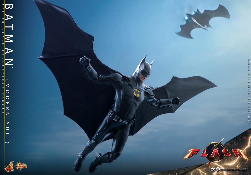 The Flash (2023) MMS712 Batman (Modern Suit) 1/6th Scale Collectible Figure Gallery Image 22