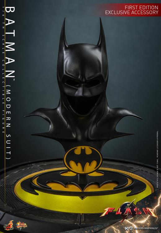 The Flash (2023) MMS712 Batman (Modern Suit) 1/6th Scale Collectible Figure Gallery Image 24
