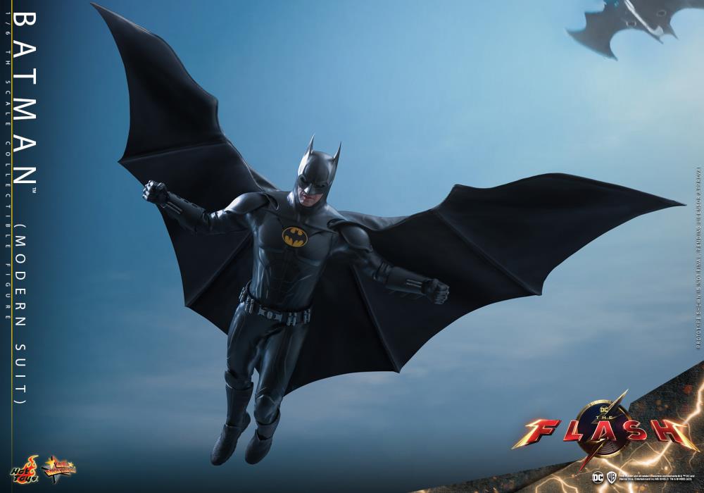 The Flash (2023) MMS712 Batman (Modern Suit) 1/6th Scale Collectible Figure Gallery Image 23