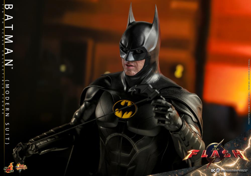 The Flash (2023) MMS712 Batman (Modern Suit) 1/6th Scale Collectible Figure Gallery Image 21