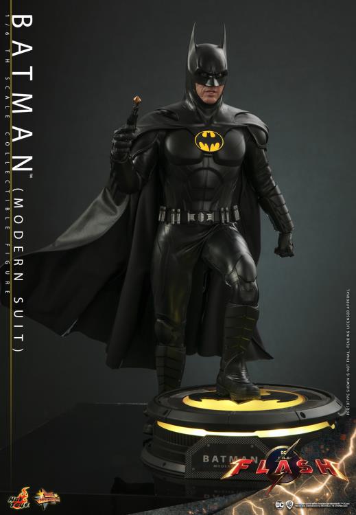 The Flash (2023) MMS712 Batman (Modern Suit) 1/6th Scale Collectible Figure Gallery Image 3